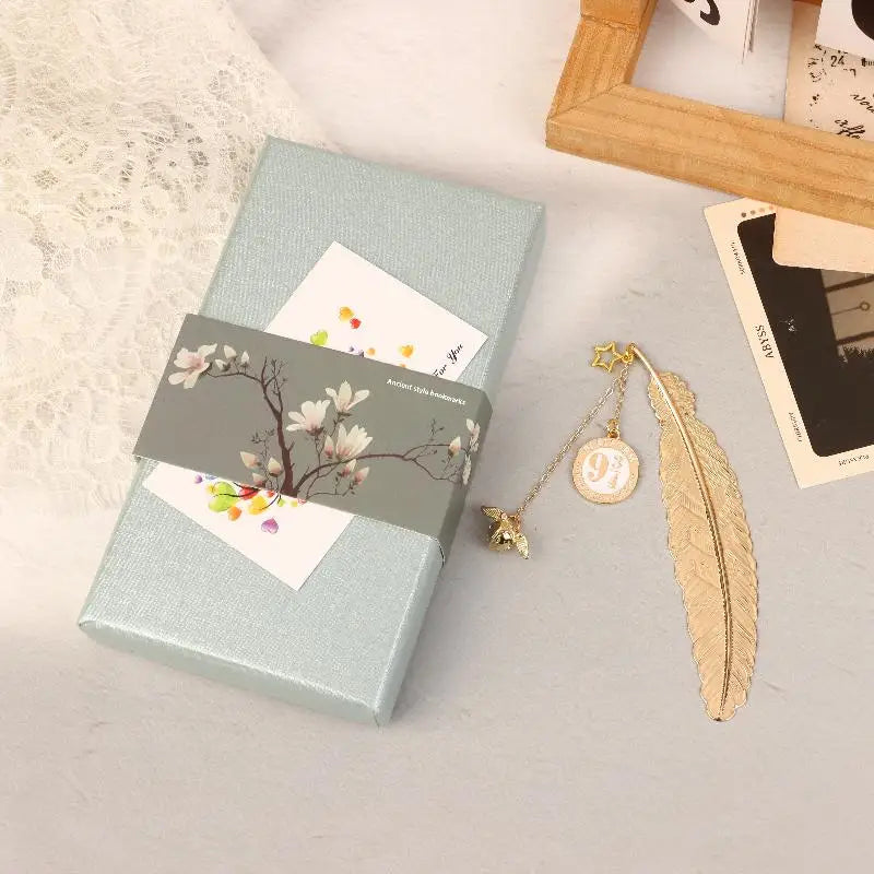 1pcs Creative Vintage Metal Feather Bookmark With Golden Wings Spherical Charm For Book Lovers Reading Gifts