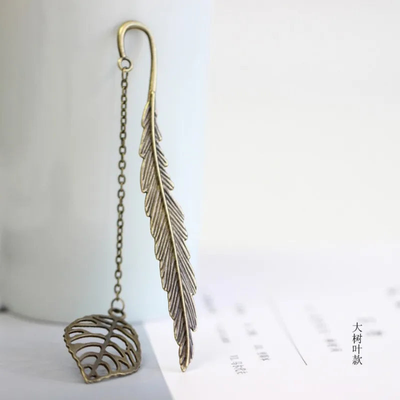 Vintage Feather Bronzing Metal Bookmark With Metal Chain Pendant Bookmark For Teachers Friends Book Club Book Lovers