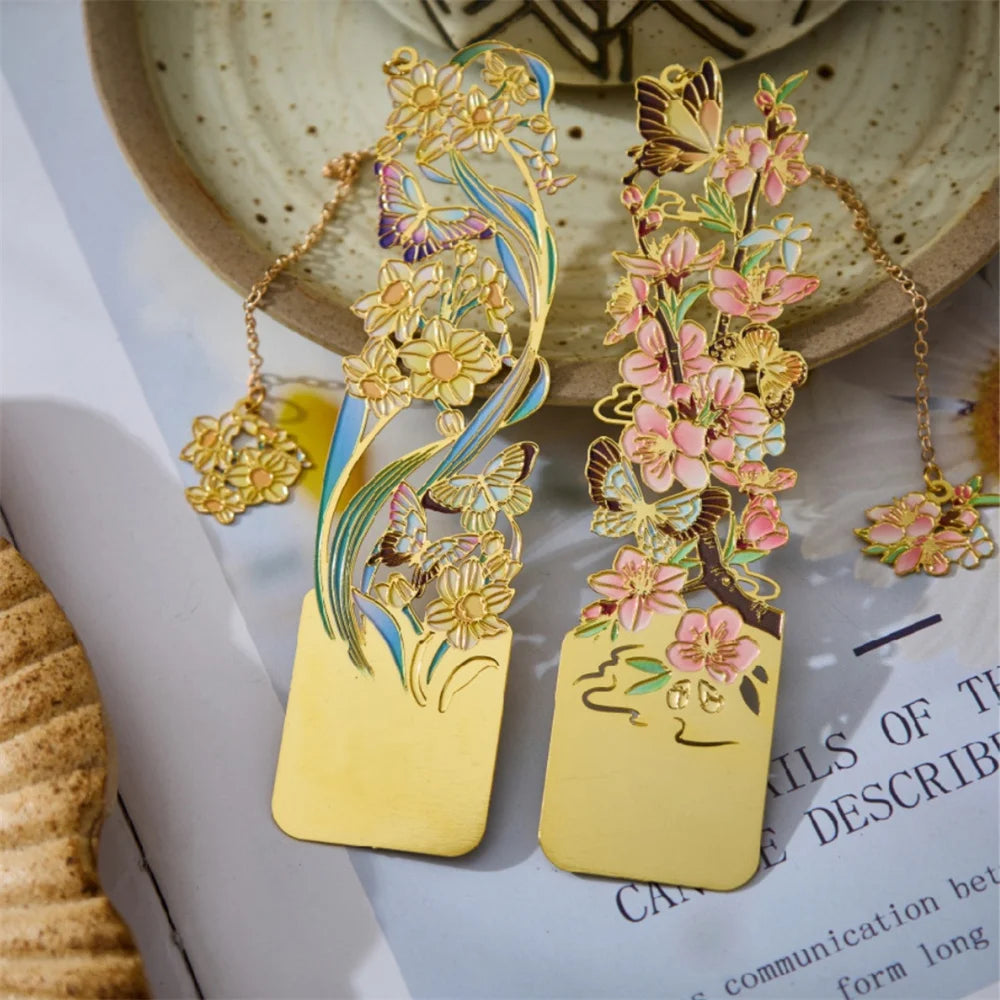 Aesthetic Stationery Metal Bookmark Hollow Flower Painting Bookmarks Student Reading Book Clip Book Accessories Teacher Gift