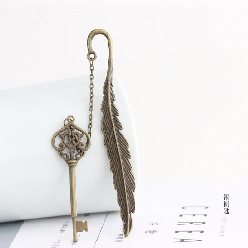 Vintage Feather Bronzing Metal Bookmark With Metal Chain Pendant Bookmark For Teachers Friends Book Club Book Lovers