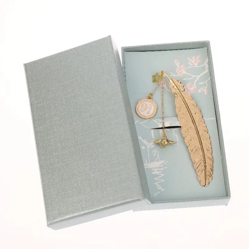 1pcs Creative Vintage Metal Feather Bookmark With Golden Wings Spherical Charm For Book Lovers Reading Gifts