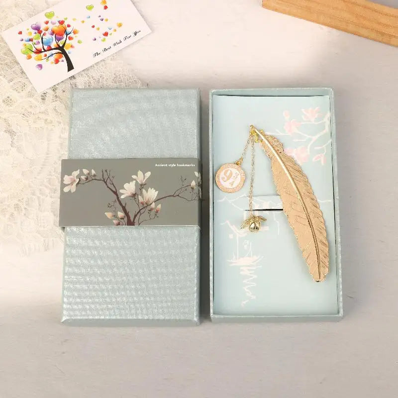 1pcs Creative Vintage Metal Feather Bookmark With Golden Wings Spherical Charm For Book Lovers Reading Gifts