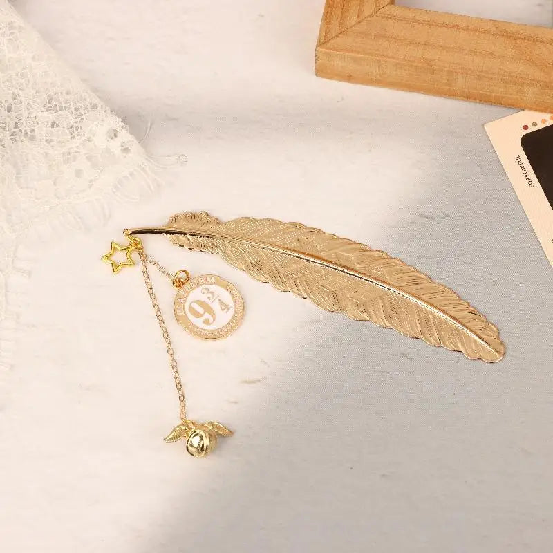 1pcs Creative Vintage Metal Feather Bookmark With Golden Wings Spherical Charm For Book Lovers Reading Gifts