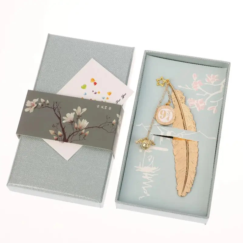 1pcs Creative Vintage Metal Feather Bookmark With Golden Wings Spherical Charm For Book Lovers Reading Gifts