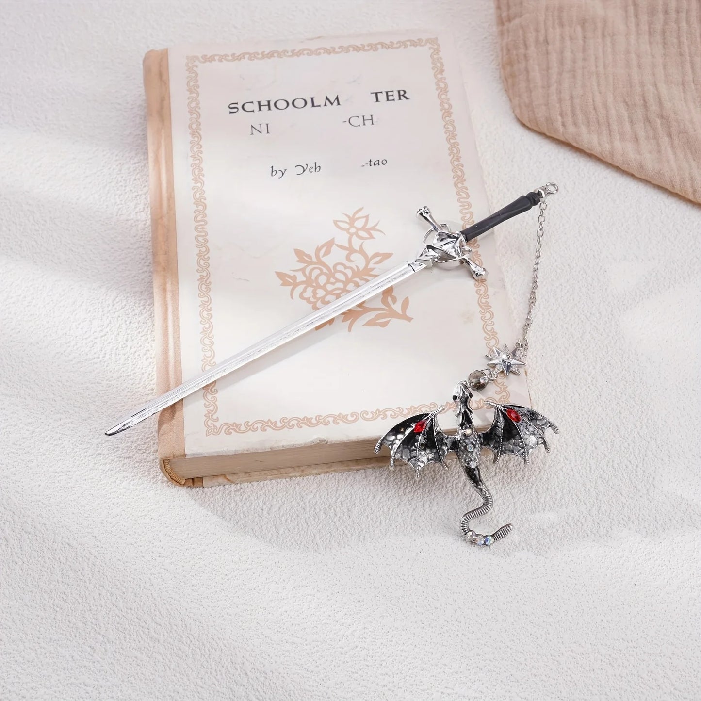 1pc Alloy Sword Dragon Bookmark, Birthday Gift for Book Lovers and Readers, Fantasy Bookworm Silver Gold Gold Pendant