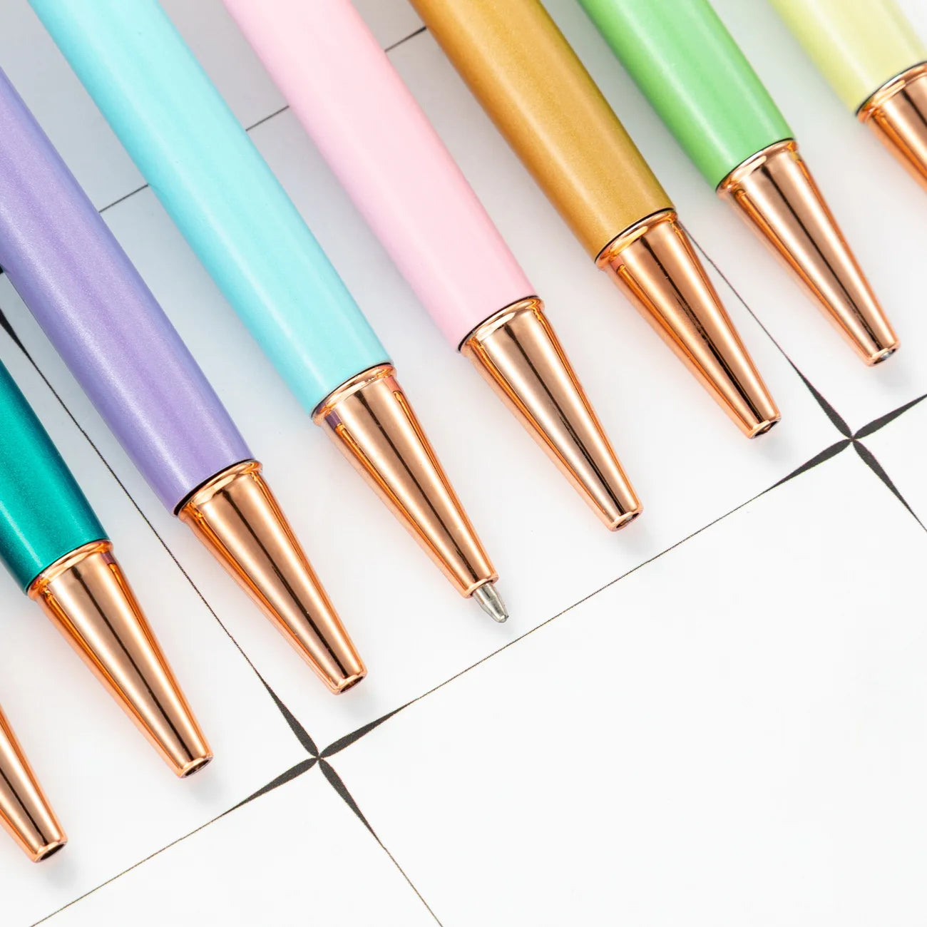 30PCS  Metal crystal pens, office students, multi-color rotary rhinestone pens, wholesale advertising gifts, ballpoint pens