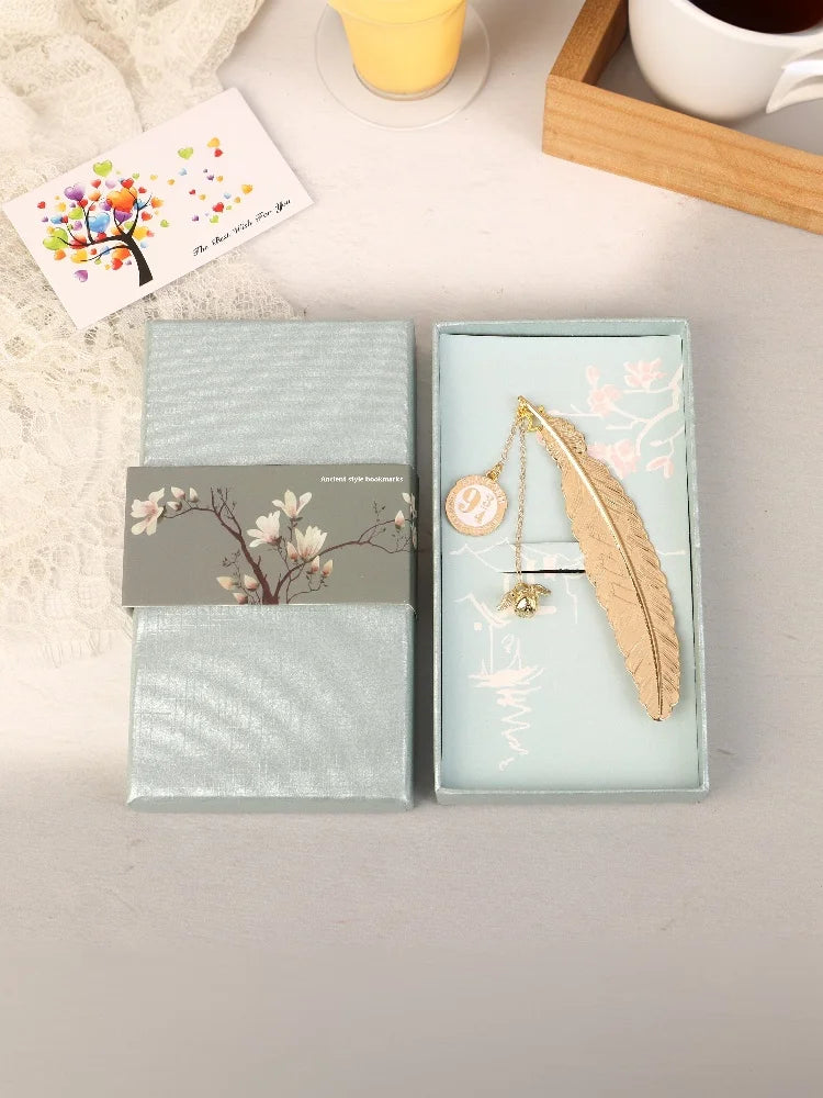 1pcs Creative Vintage Metal Feather Bookmark With Golden Wings Spherical Charm For Book Lovers Reading Gifts