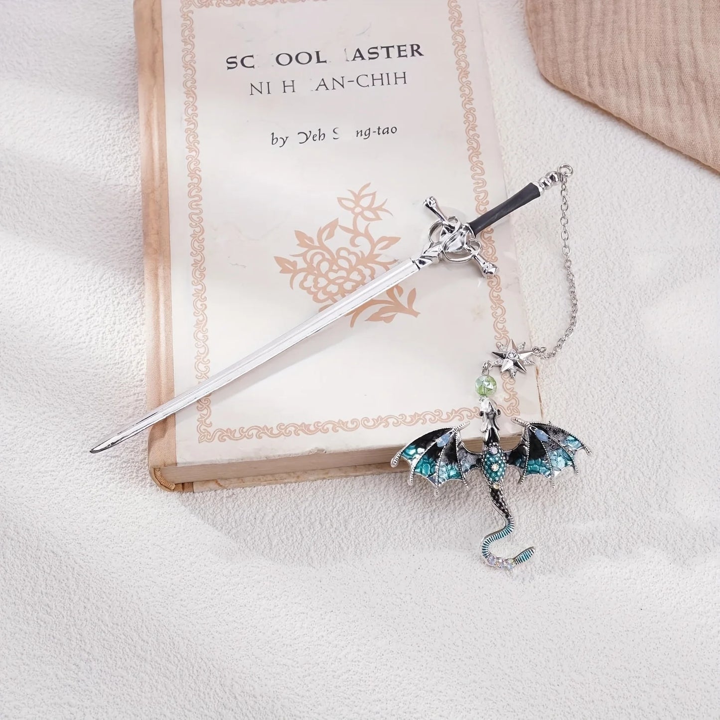 1pc Alloy Sword Dragon Bookmark, Birthday Gift for Book Lovers and Readers, Fantasy Bookworm Silver Gold Gold Pendant - élise & madelyn