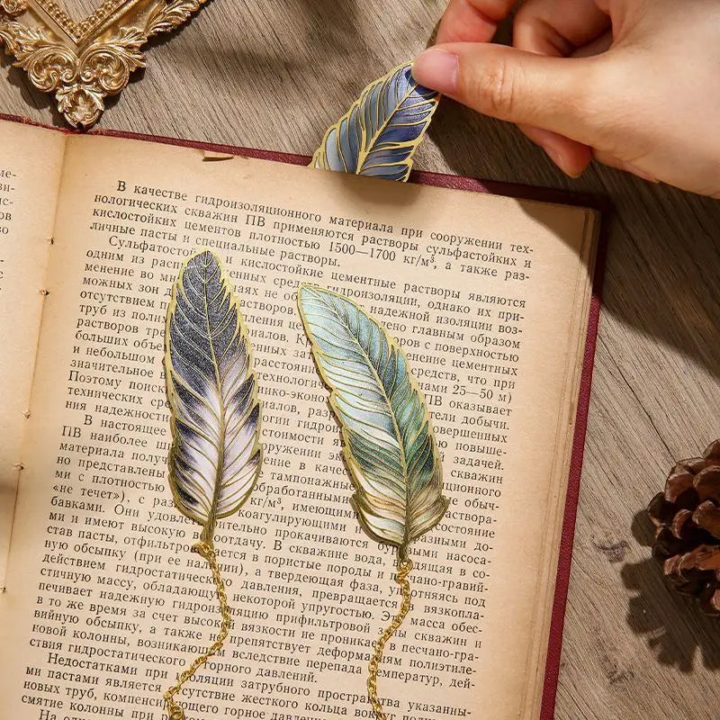 Vintage Feather Bronzing Metal Bookmark With Metal Chain Pendant Bookmark For Teachers Friends Book Club Book Lovers